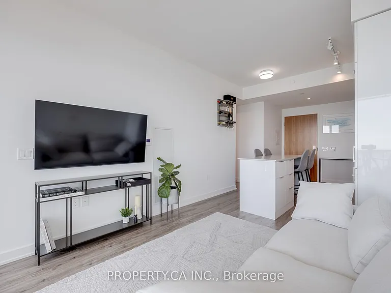 15 Queens Quay E #2203 — Photo 4