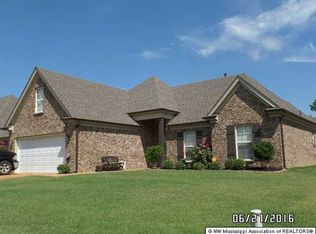2660 Cherry Tree Dr, Southaven, MS 38672