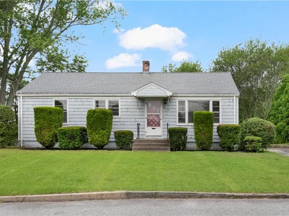 21 Parsonage Dr, Warwick, RI 02889