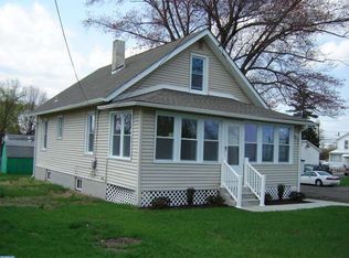 704 Neck Rd, Burlington, NJ 08016