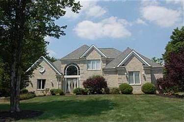2nd image of 981 Chinaberry Cir S