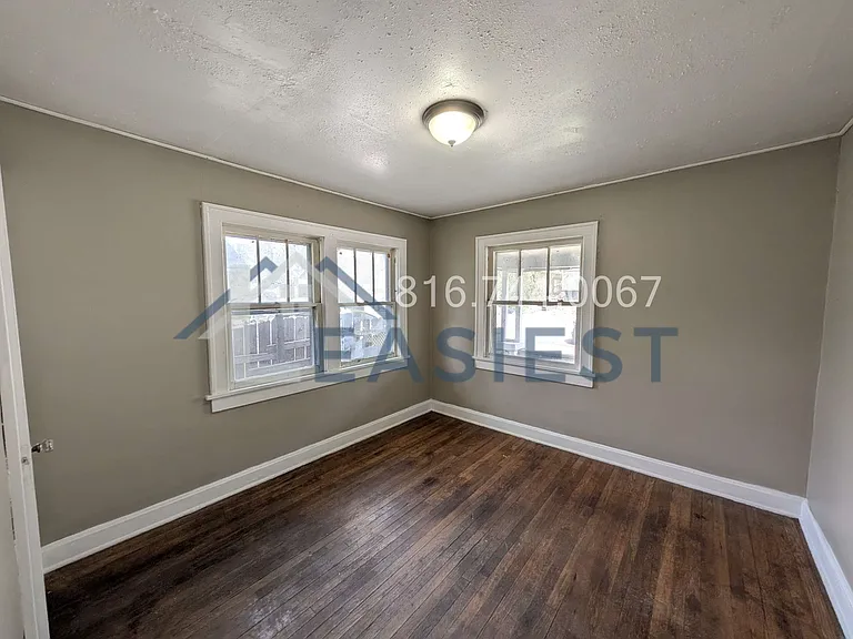 2332 Hardesty Ave — Photo 14