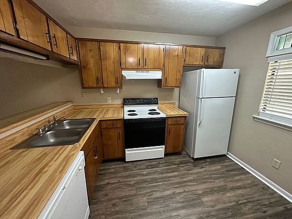 4th image of 3206 Ginger Dr APT D