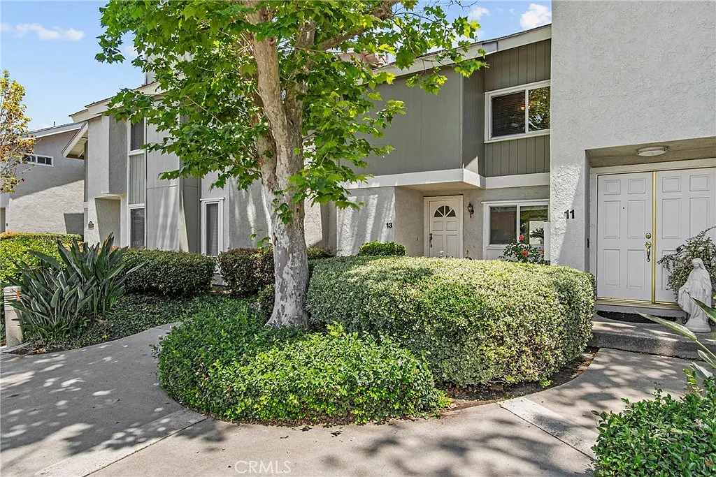 2 bed, 2.5 bath, 1068 sqft, $3,700 — Photo 3