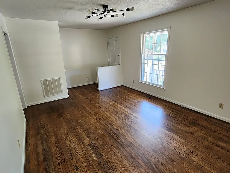 2312 Sierra Dr — Photo 6