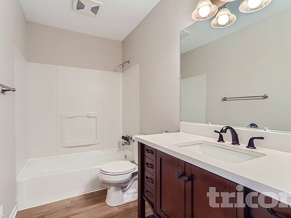 4th image of 16417 Gladiola Ave W