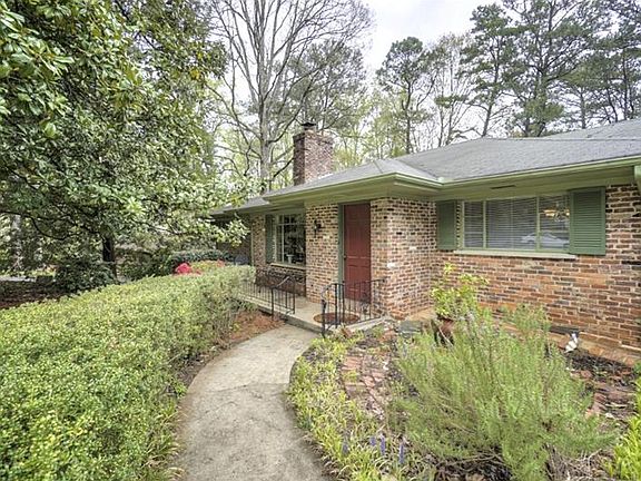 2nd image of 689 Kenilworth Cir