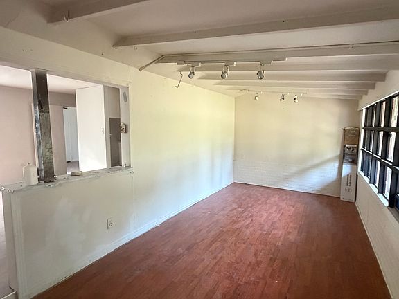 3rd image of 1441 N Joe Wilson Rd