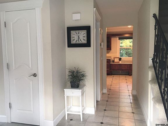 2nd image of 8 Cranberry Ln
