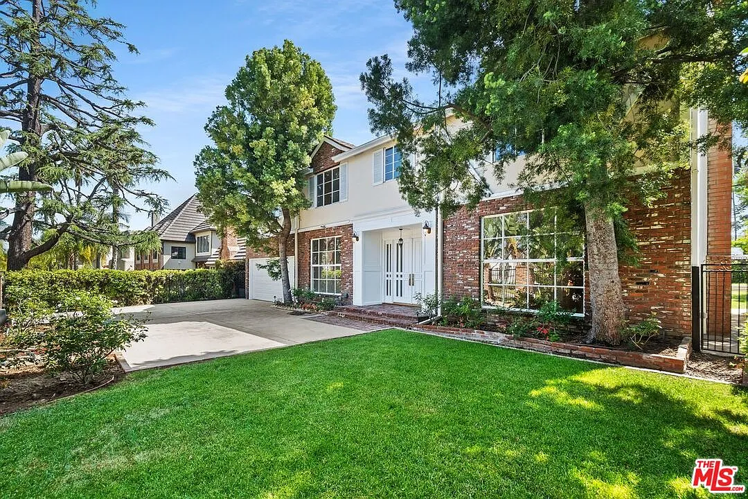 7 bed, 6.0 bath, 5158 sqft, $30,000 — Photo 1