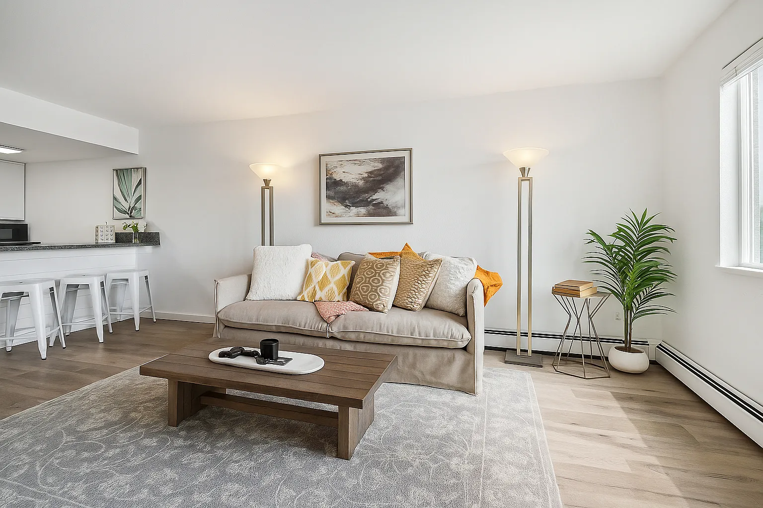645 Manhattan Pl — Photo 1