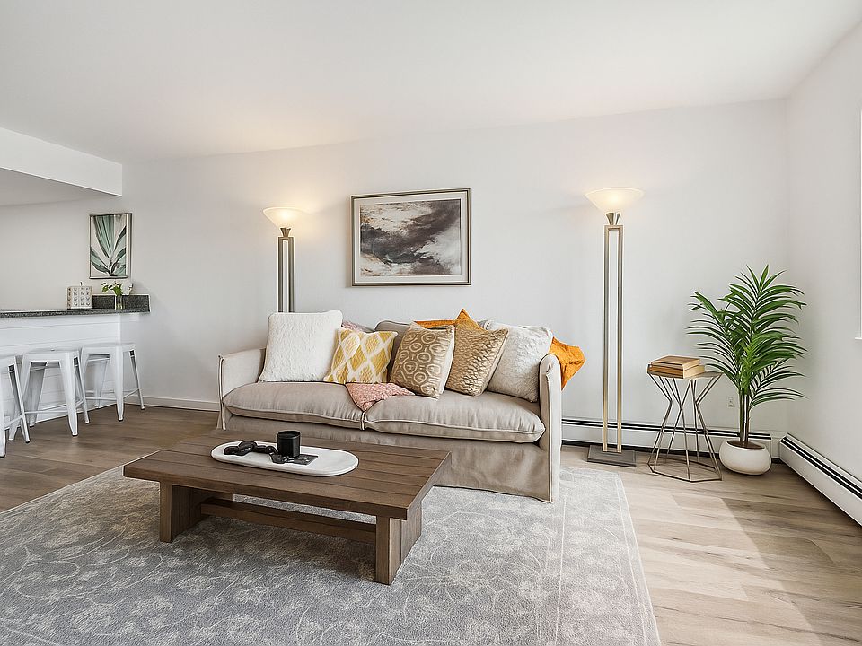 A cozy nook with soft lighting, plush pillows, and natural light_perfect for unwinding.