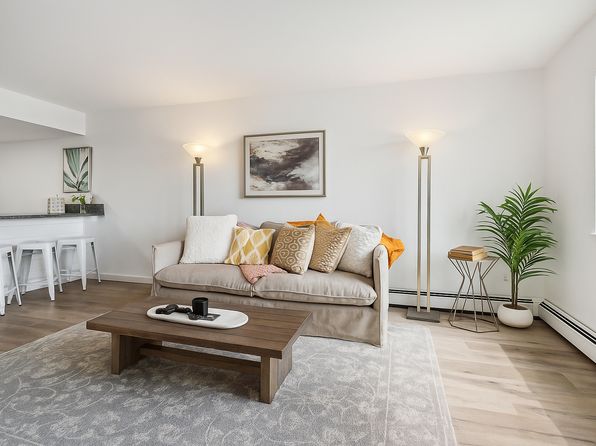 645 Manhattan Pl APT 205