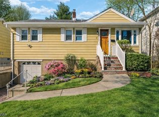 14 Weeks Ct, Clifton City, NJ 07013