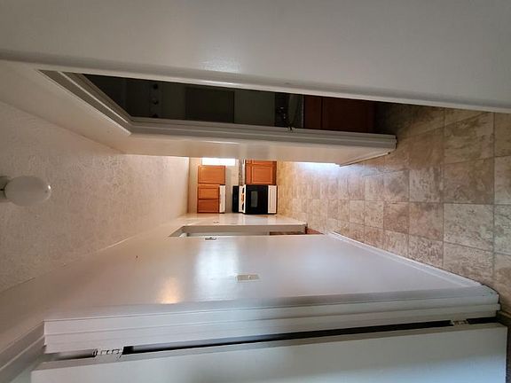 4th image of 861 Buchanan Trl E APT 7