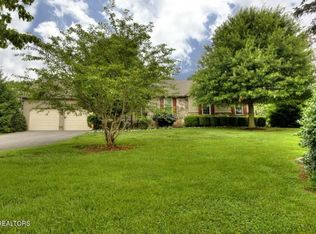 412 Dairy Ln, Lenoir City, TN 37772