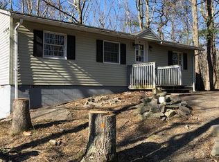 141 Tamarack Trl, Dingmans Ferry, PA 18328