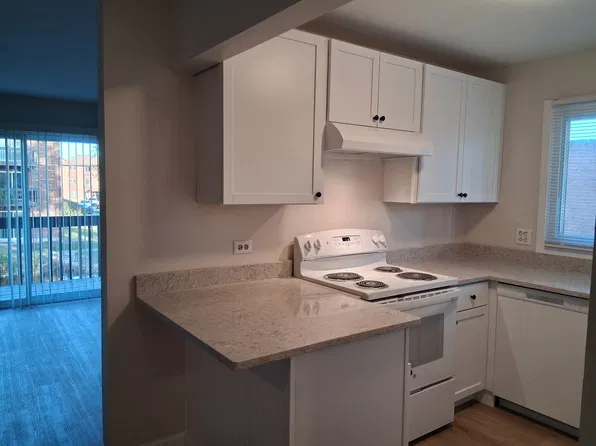 29W549 Country Ridge Dr APT C, Warrenville, IL 60555