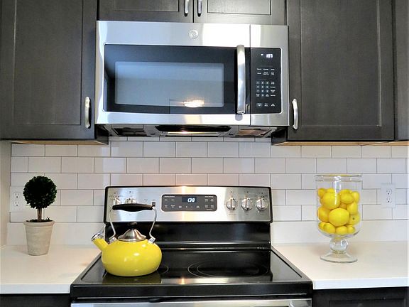 5th image of 5590 Pershing Ave APT 13