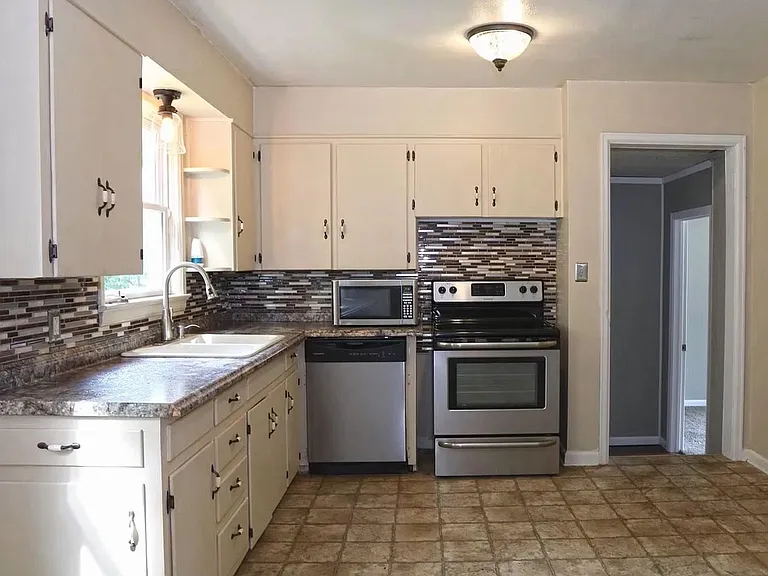1915 S Roanoke Ave — Photo 8