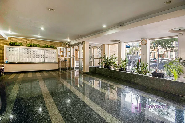 Sold by Horowitz Real Estate | media 20