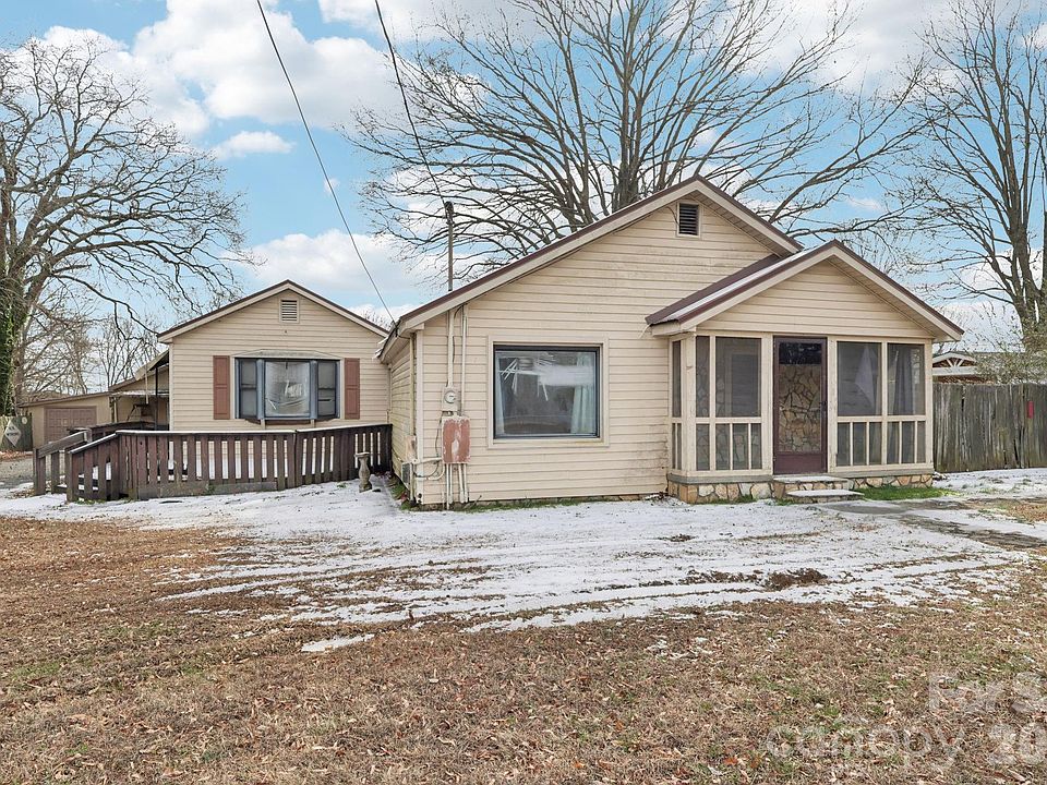 1st image of 204 Harrison Dr
