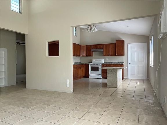 4th image of 216 NW 12th Ct