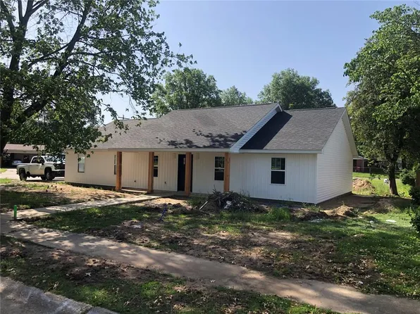 717 Hickory Dr, Sikeston, MO 63801
