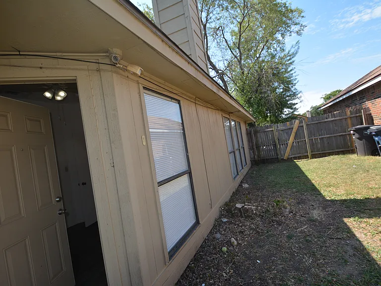 2508 Butterfield Dr — Photo 10