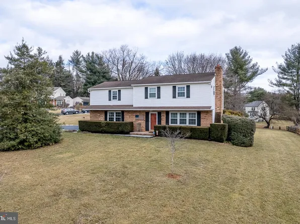 12 Buttonwood Dr, West Grove, PA 19390