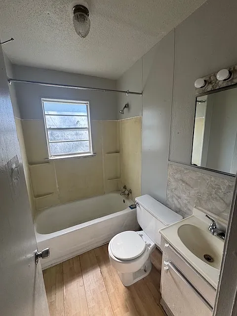 3 bed, 1080 sqft, $700 — Photo 3