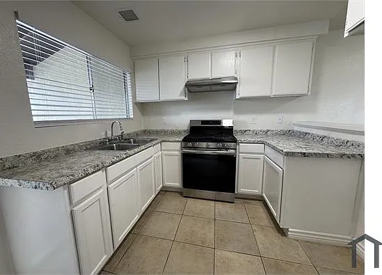 1144 Tribune St #A — Photo 3