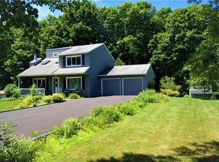 402 Weatheridge Dr, Camillus, NY 13031