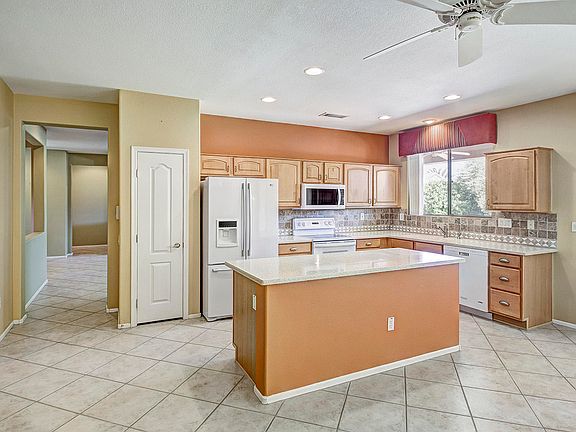 4th image of 16124 W Silver Falls Dr