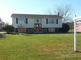 1144 Olive Dr, Greencastle, PA 17225