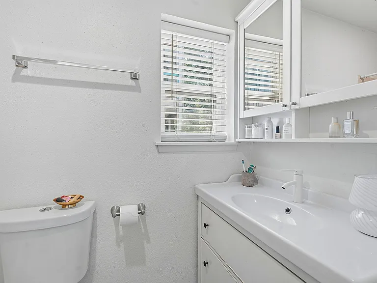 1106 W 22nd St #2 — Photo 14