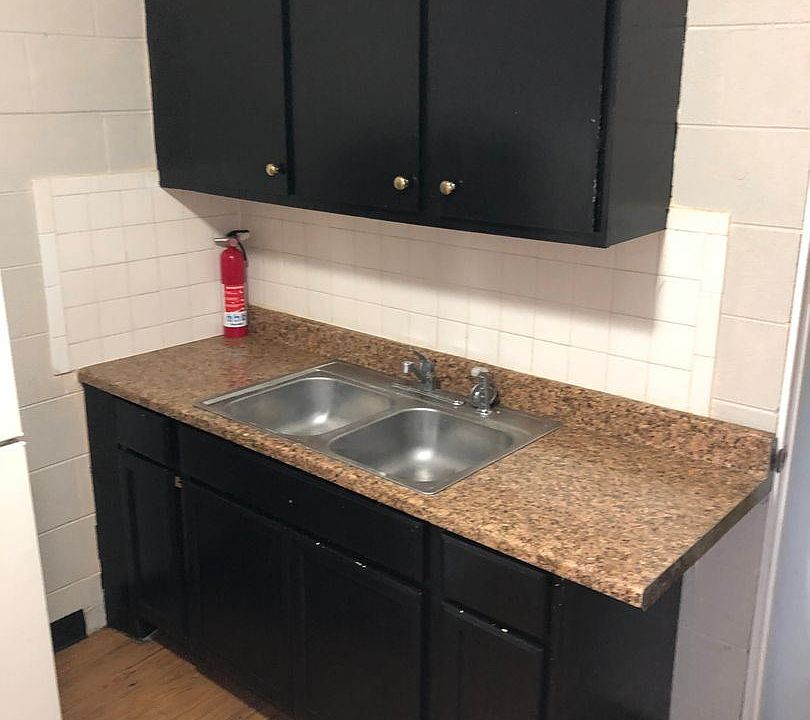 2nd image of 1005 N Pershing Ave APT 3
