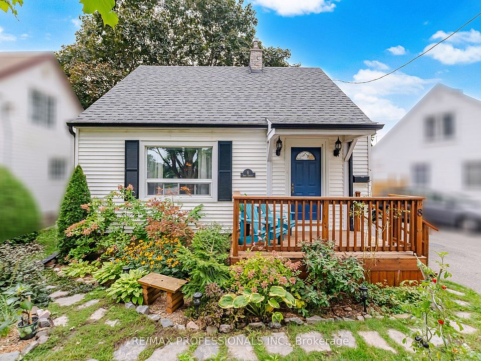 1st image of 8 Smith Cres