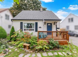 8 Smith Cres, Toronto, ON M8Z 3X5