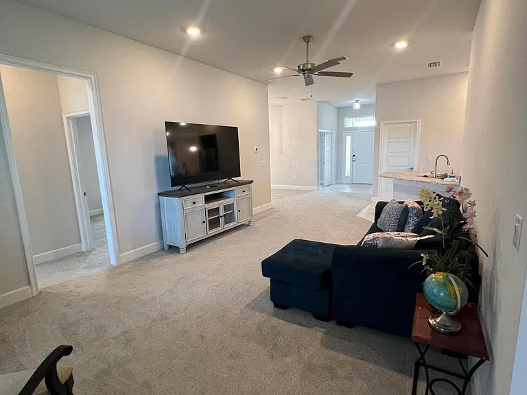 1843 Middlebury Dr SE — Photo 4