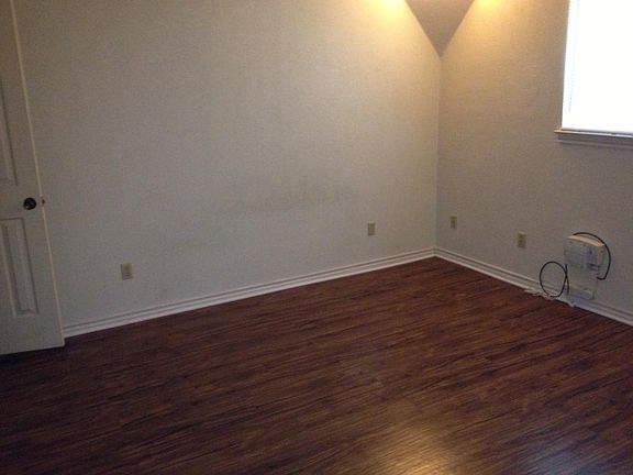 4th image of 920 N Austin St APT 1