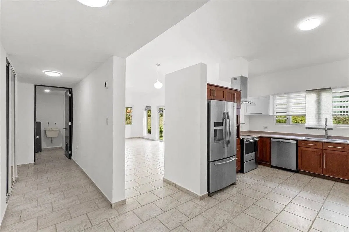 4 bed, 3.0 bath, 2080 sqft, $3,200 — Photo 4