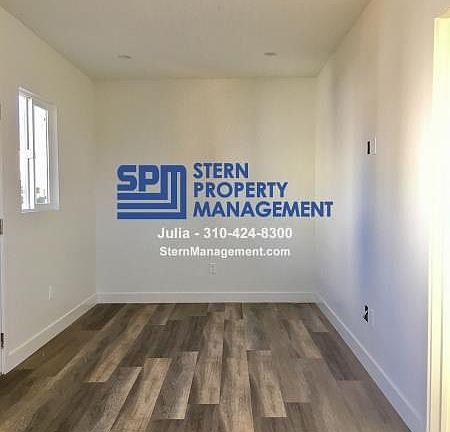 3rd image of 3920 W 27th St #1/4