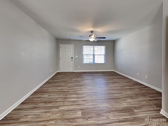 3rd image of 805 Joselynn Dr