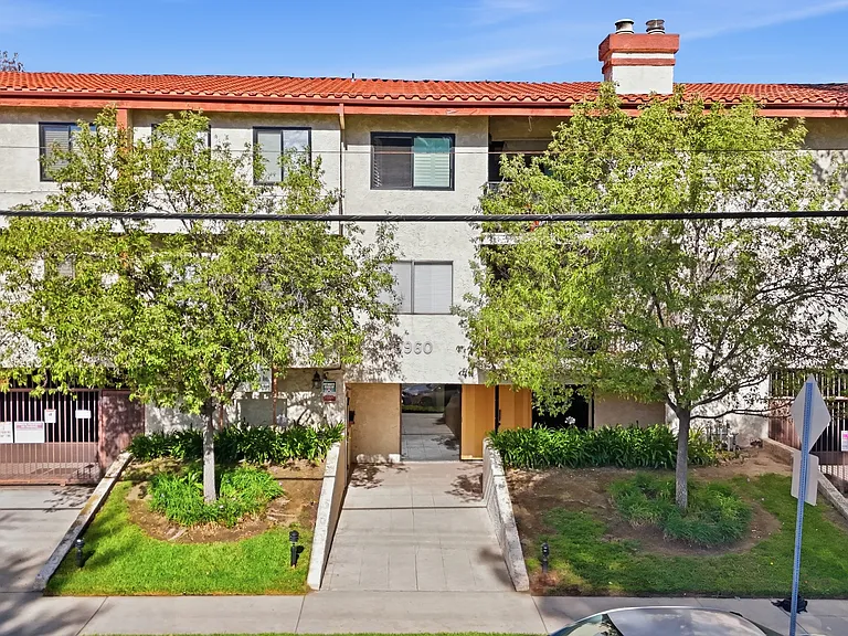 9960 Owensmouth Ave #21 — Photo 30