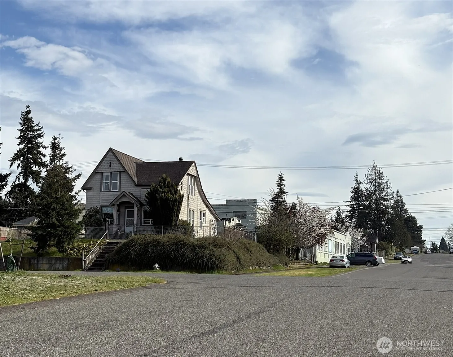 502 E Wright Avenue photo 1