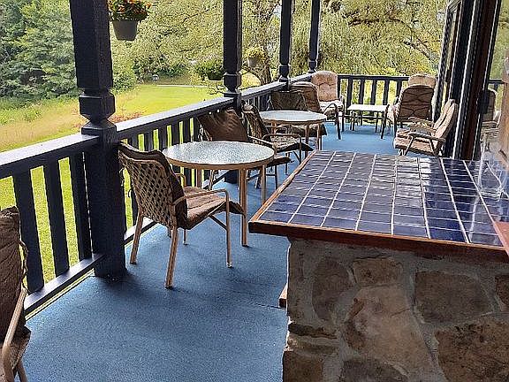 Main Flr 40 ft Covered Porch