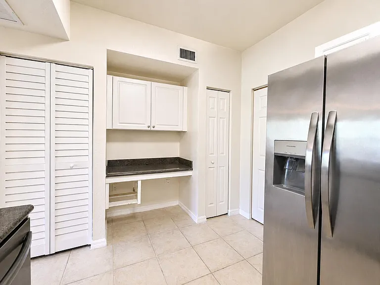 356 SE Rogers Ct — Photo 7