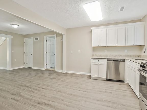 5th image of 218 Rockin Hill Dr SW
