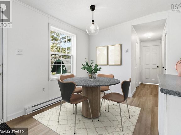 5th image of 22 Davis Dr S